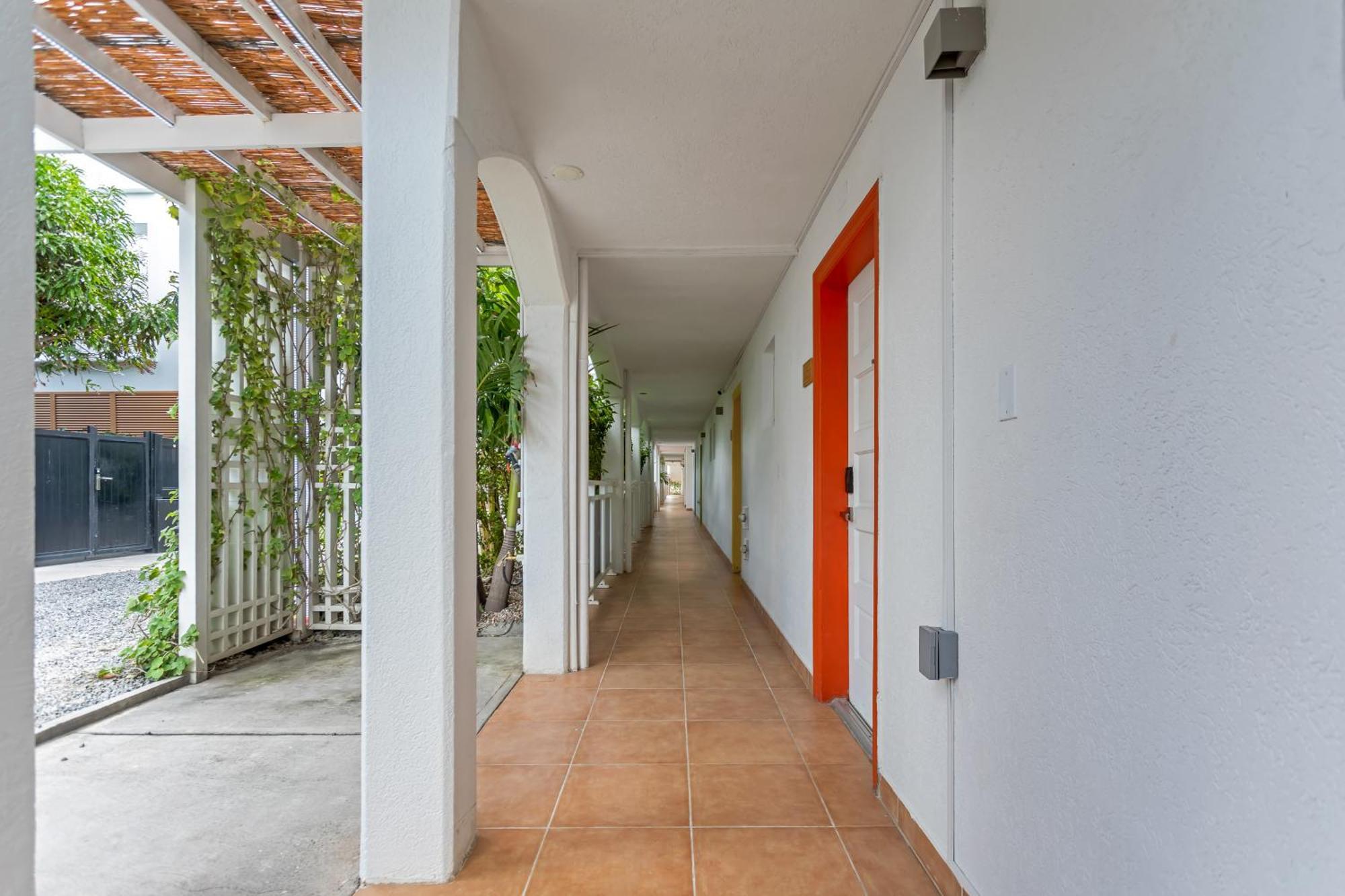 Maho Beach House - Petite Studio - Beach Access Eksteriør billede
