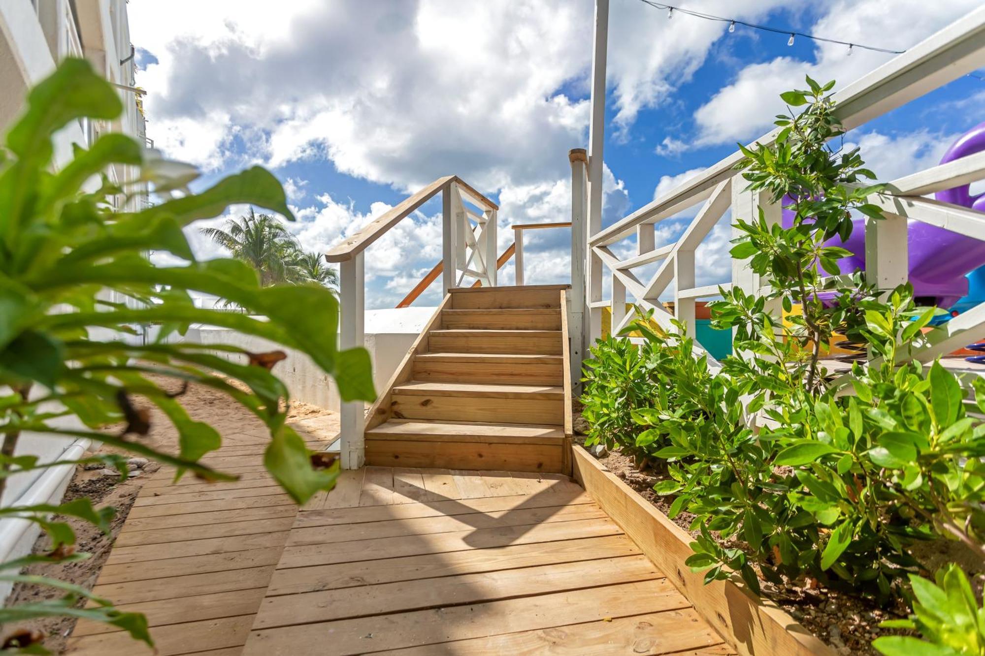 Maho Beach House - Petite Studio - Beach Access Eksteriør billede