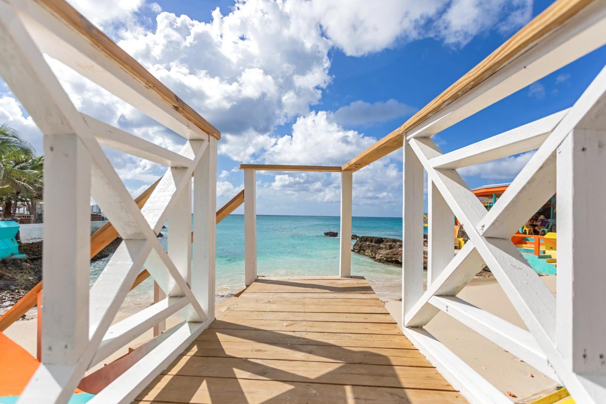 Maho Beach House - Petite Studio - Beach Access Eksteriør billede
